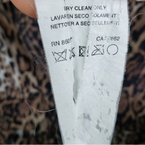 BeBe Silk Animal Print Blouse Top Button-Up Shirt size M Stretch Y2K Leopard - Picture 9 of 11